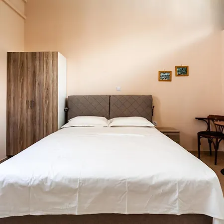 Στούντιο Στη Στοά Βαρβουτσή#6 Apartment Kalamata Exterior photo